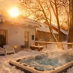 Relax U Potoka, Virivka, Swimspa, Sauna アパート Cvrcovice
